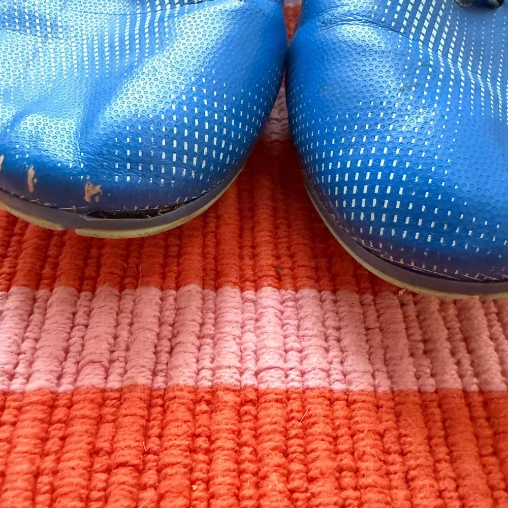 Men’s puma size 11 firm ground soccer cleats. Lots of wear left good condition. - Picture 5 of 8